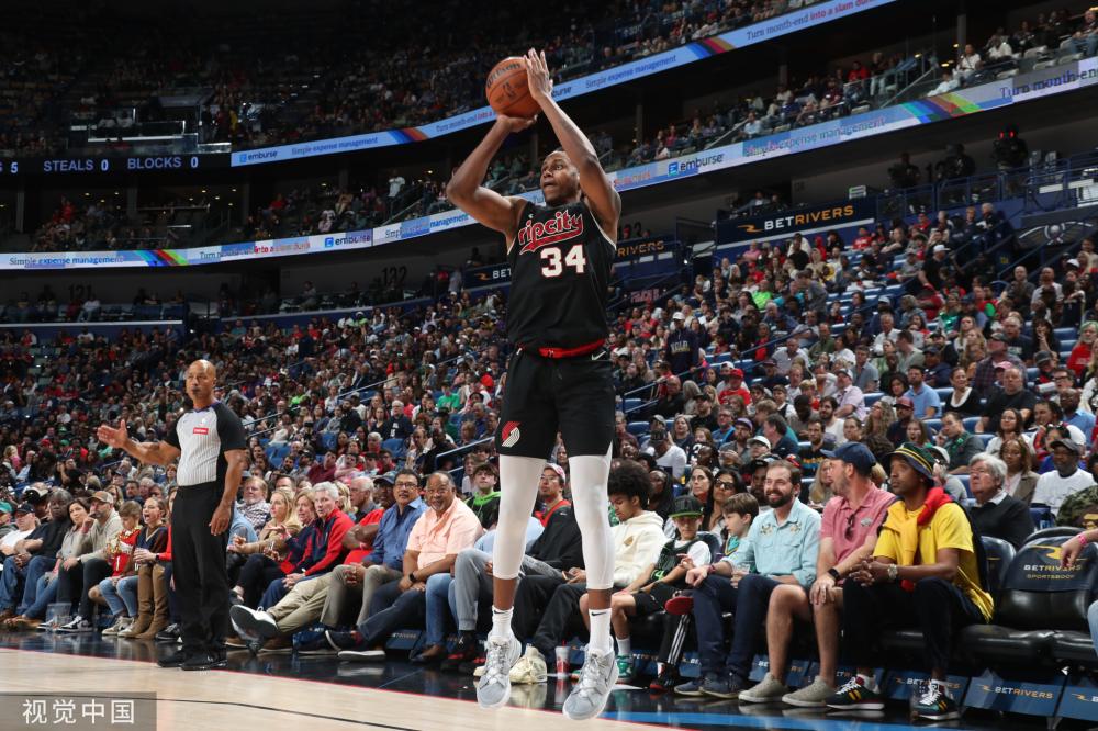 开赛的观众 开赛的观众