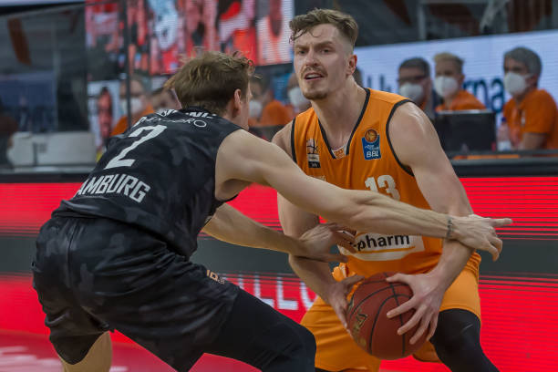 同时也与个 同时也与个