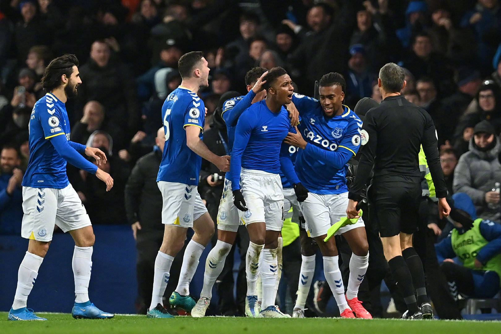 尤为突出 尤为突出